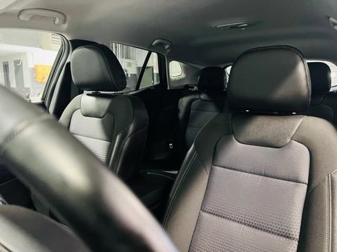 Used 2025 Chevrolet Trax LT w/ LT Convenience Package FWD image 3