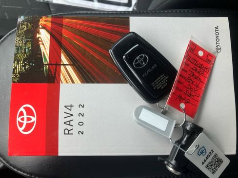 Used 2022 Toyota RAV4 XLE w/ Convenience Package AWD/4WD image 38