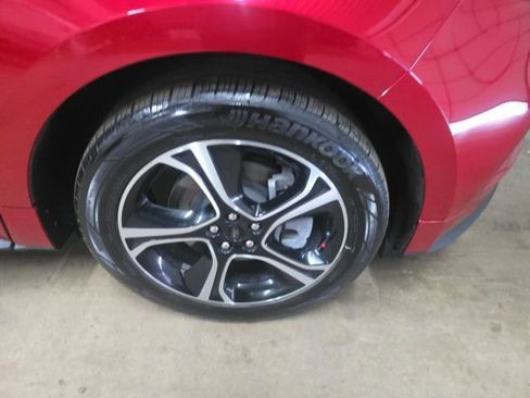 Used 2023 Ford Edge ST image 2