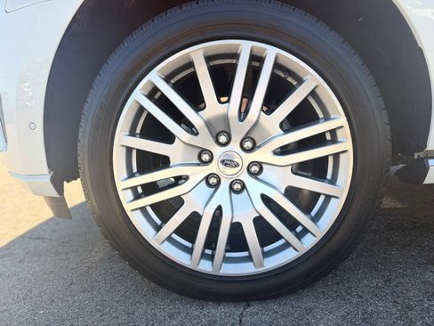 Used 2024 Ford Expedition Max Platinum AWD/4WD image 3