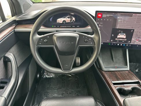 Used 2024 Tesla Model X image 16