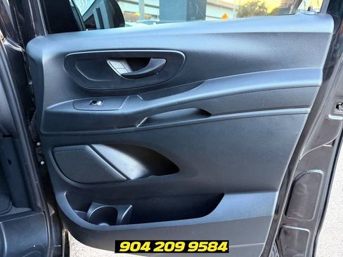 Used 2018 Mercedes-Benz Metris Passenger image 27
