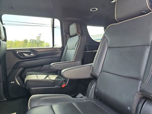Used 2023 Chevrolet Suburban Premier image 32