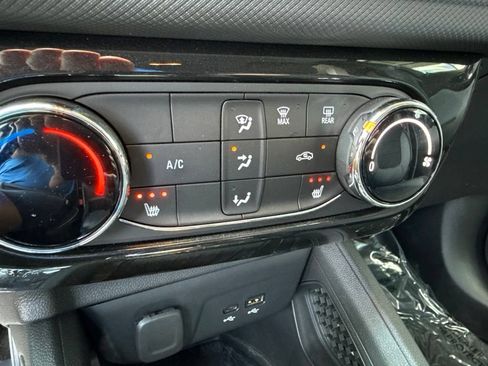 Used 2025 Chevrolet TrailBlazer LT w/ LPO, Blackout Package FWD image 6