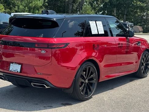 Used 2023 Land Rover Range Rover Sport SE Dynamic AWD/4WD image 3