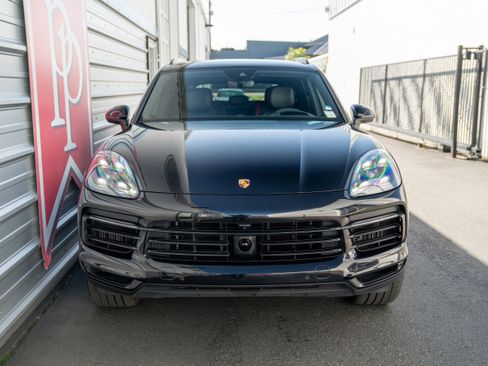 Used 2022 Porsche Cayenne image 38