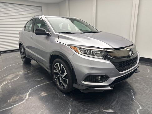 Used 2019 Honda HR-V Sport image 2