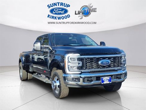 Used 2025 Ford F350 Lariat image 2