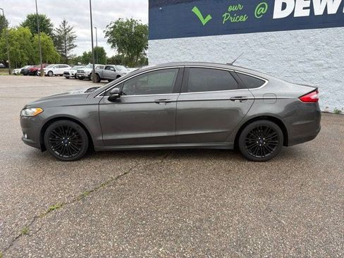 Used 2016 Ford Fusion SE w/ Equipment Group 202A FWD image 2