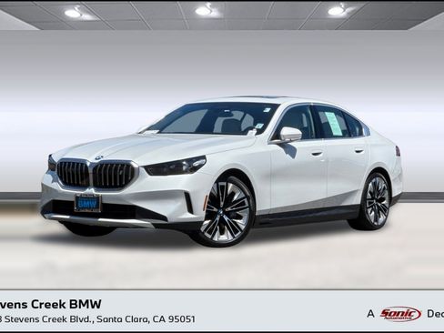 Used 2026 BMW i5 eDrive40 RWD image 1