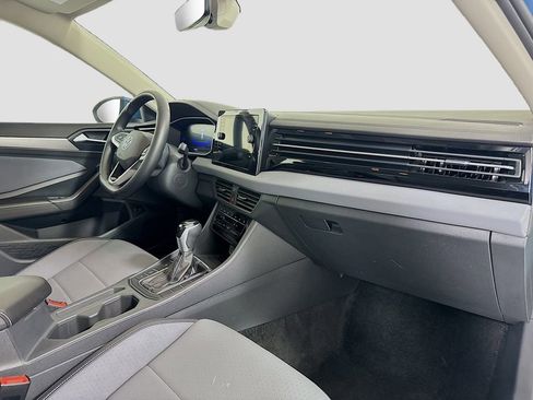 Used 2025 Volkswagen Jetta SE image 27