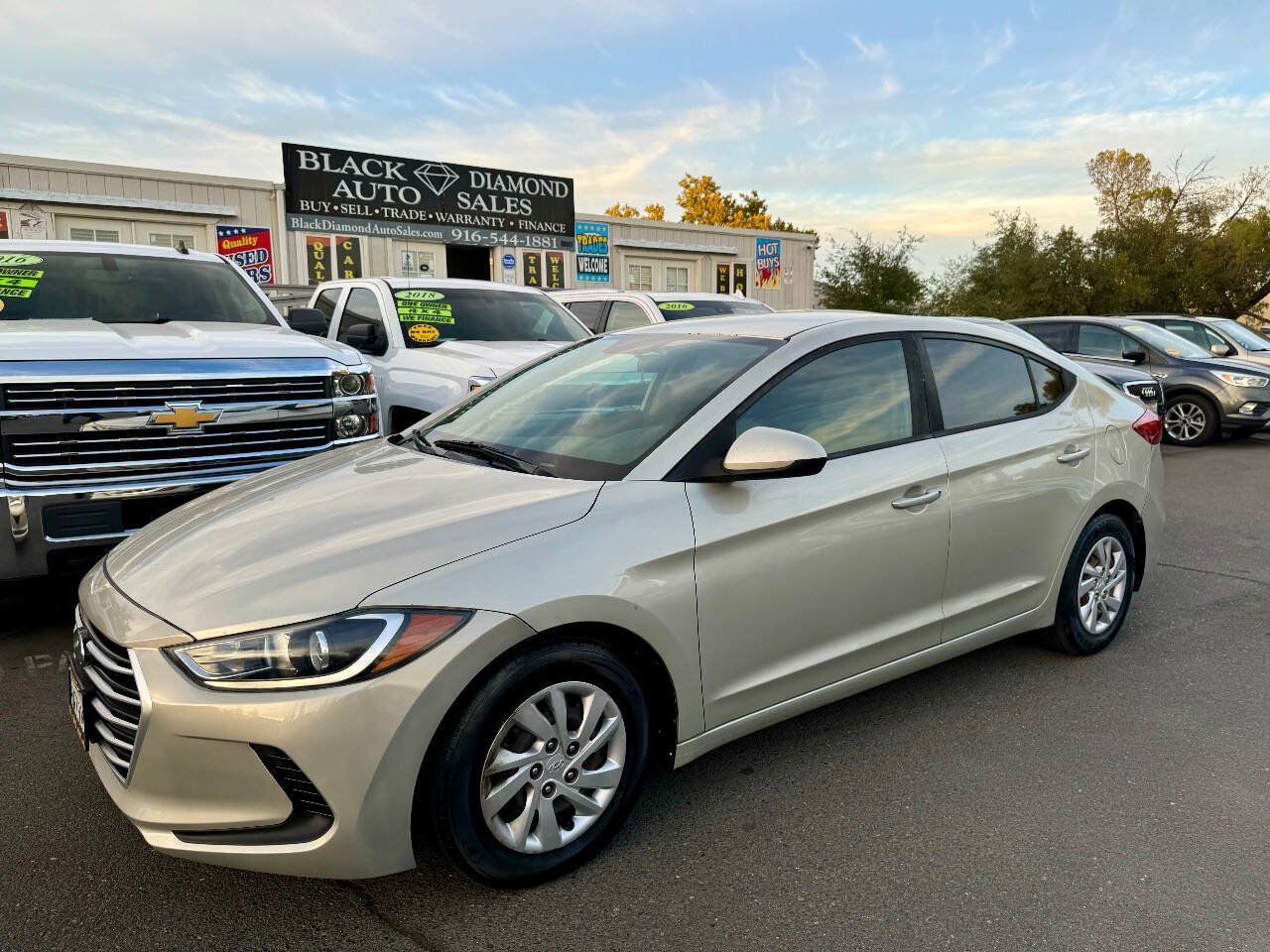 Used 2017 Hyundai Elantra SE FWD image 4