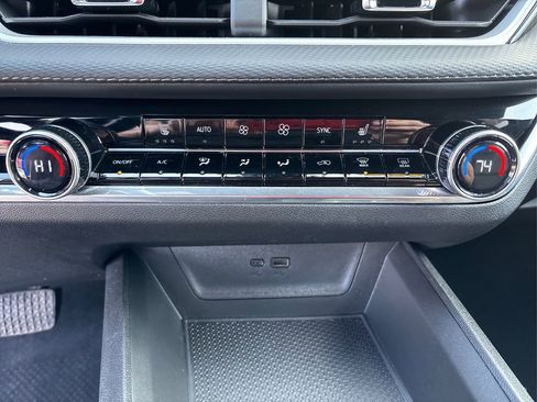 Used 2025 Chevrolet Equinox LT w/ Convenience Package II image 33