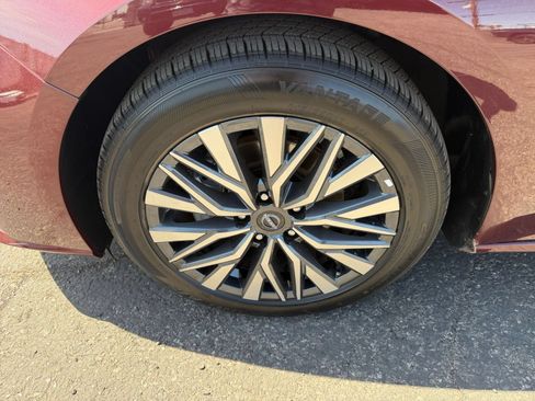 Used 2025 Nissan Altima 2.5 SV FWD image 30