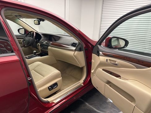 Used 2013 Lexus LS 460 AWD w/ Comfort Pkg image 7