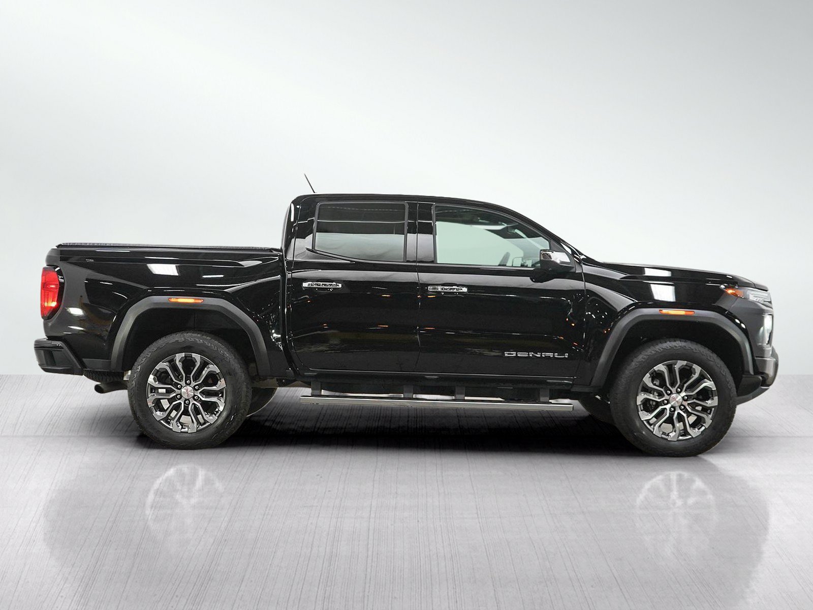 Used 2024 GMC Canyon Denali AWD/4WD image 7
