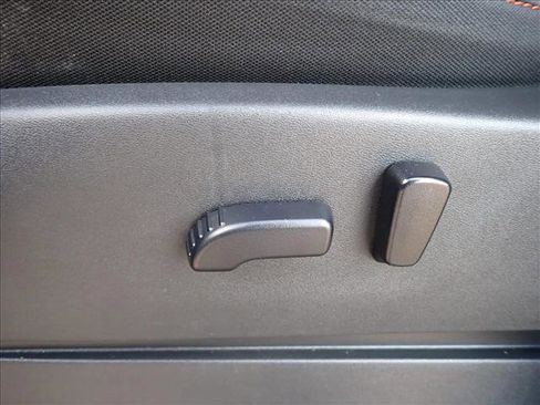 Used 2022 Nissan Frontier PRO-4X image 12