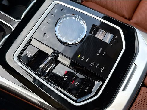 New 2026 BMW 750e xDrive AWD/4WD image 28