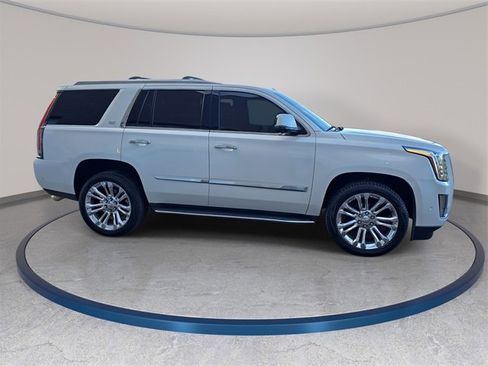 Used 2020 Cadillac Escalade Luxury w/ LPO, Radiant Package image 5