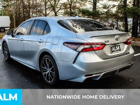 Used 2023 Toyota Camry SE image 5