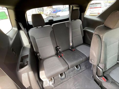 Used 2023 Chevrolet Traverse LT FWD image 28