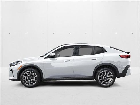 New 2026 BMW X2 xDrive28i AWD/4WD image 3
