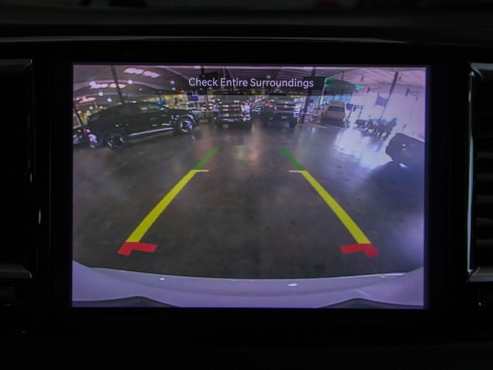 Used 2022 Chrysler Pacifica Touring-L FWD image 6