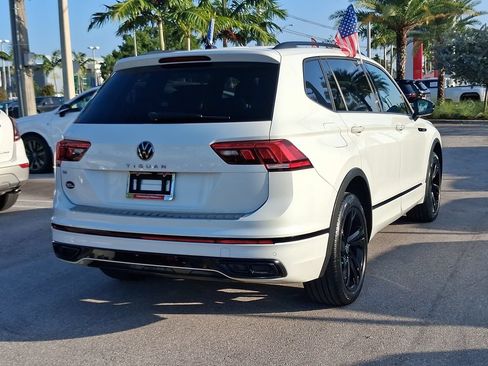 Used 2024 Volkswagen Tiguan SE R-Line FWD image 6