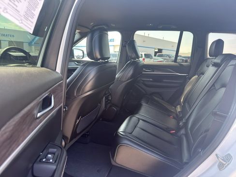 Used 2024 Jeep Grand Cherokee Limited w/ Black Appearance Package AWD/4WD image 30