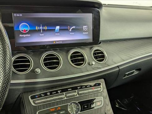 Used 2018 Mercedes-Benz E 400 4MATIC Sedan image 27