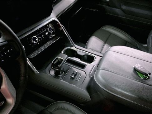 Used 2025 GMC Sierra 1500 Denali image 15