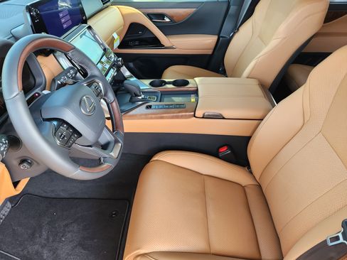 New 2026 Lexus LX 700h Luxury AWD/4WD image 9
