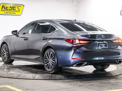Used 2025 Lexus ES 350 w/ Premium Package FWD image 2