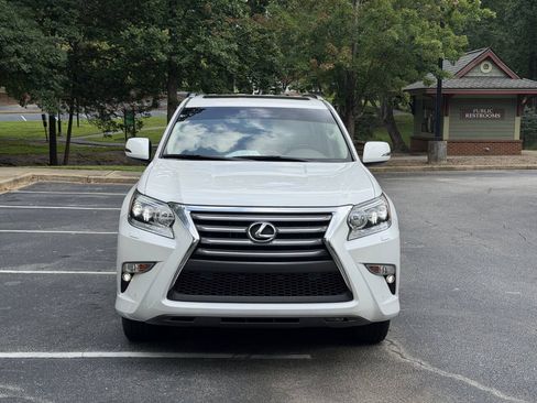 Used 2019 Lexus GX 460 Premium w/ Premium Package AWD/4WD image 2