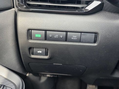 Used 2025 Nissan Sentra SV FWD image 30