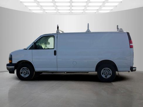 Used 2019 GMC Savana 2500 w/ Driver Convenience Package image 8