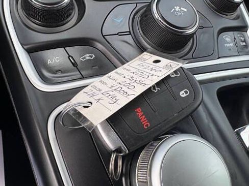 Used 2015 Chrysler 200 Limited image 16