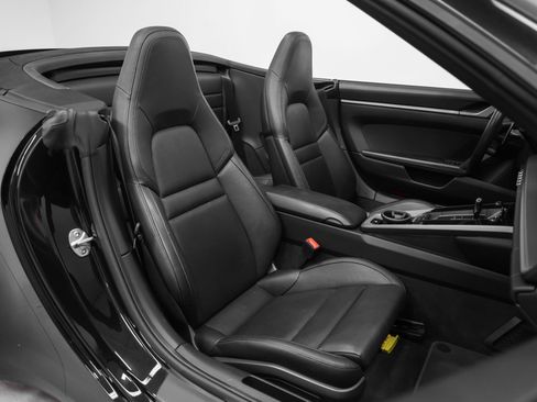 Certified 2022 Porsche 911 Carrera RWD image 22