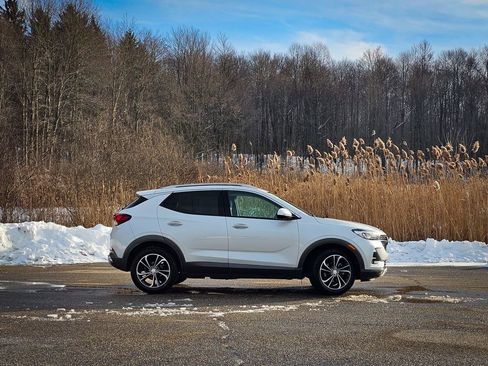 Used 2020 Buick Encore GX Essence w/ Advanced Technology Package image 3