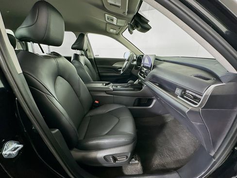 Used 2025 Toyota Grand Highlander XLE image 32