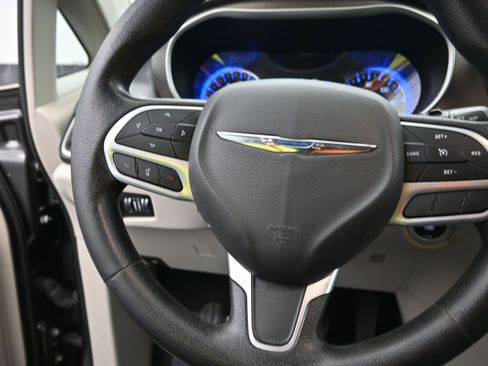 Used 2021 Chrysler Voyager Lxi image 23