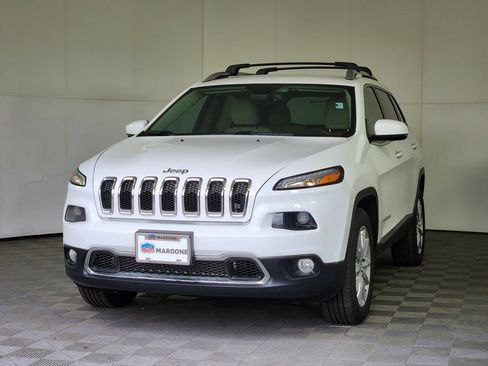 Used 2016 Jeep Cherokee Limited w/ Luxury Group AWD/4WD image 3