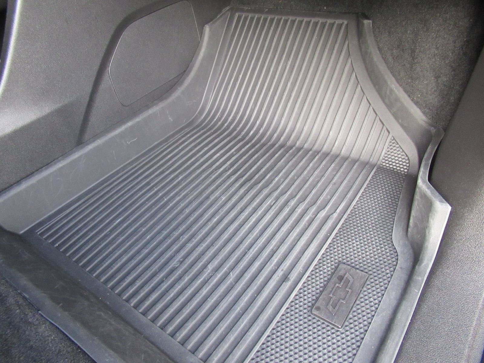 Used 2026 Chevrolet Traverse RS FWD image 34