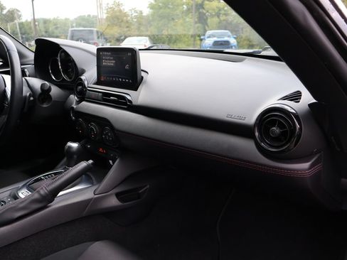 Used 2019 MAZDA MX-5 Miata RF Club RWD image 11