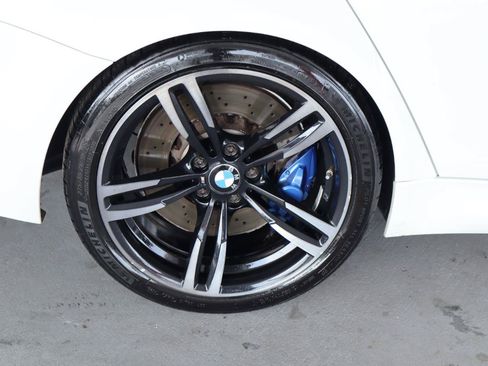 Used 2018 BMW M3 RWD image 5