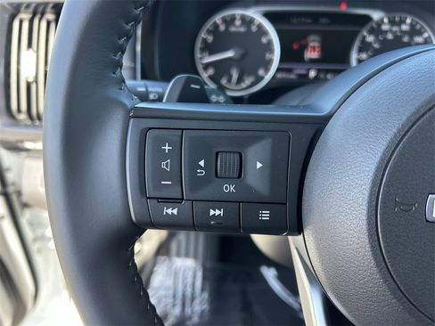 Used 2025 Nissan Pathfinder SV w/ SV Premium Package image 27