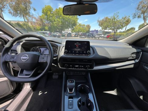 Used 2025 Nissan Rogue SV FWD image 35