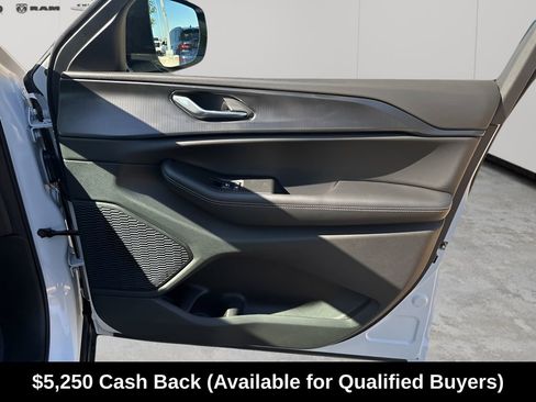 New 2025 Jeep Grand Cherokee Altitude image 15