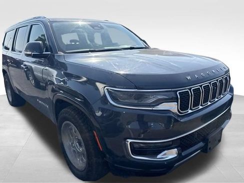 Used 2023 Jeep Wagoneer L Series III w/ Premium Group I AWD/4WD image 9