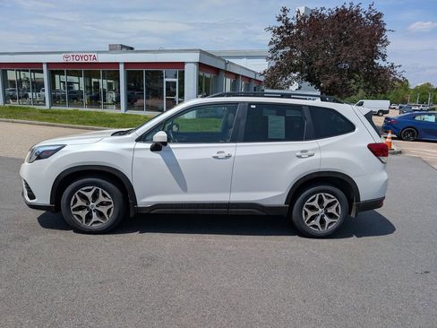 Used 2023 Subaru Forester Premium AWD/4WD image 2